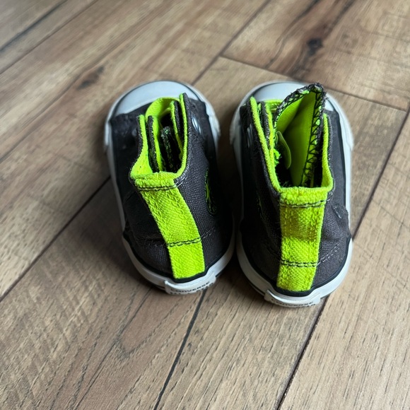 Infant converse size 4 - Picture 4 of 5